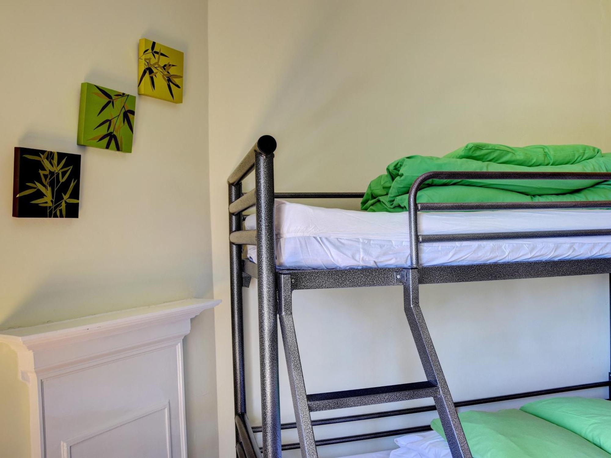 Yha Beer Hostel Сийтън Екстериор снимка